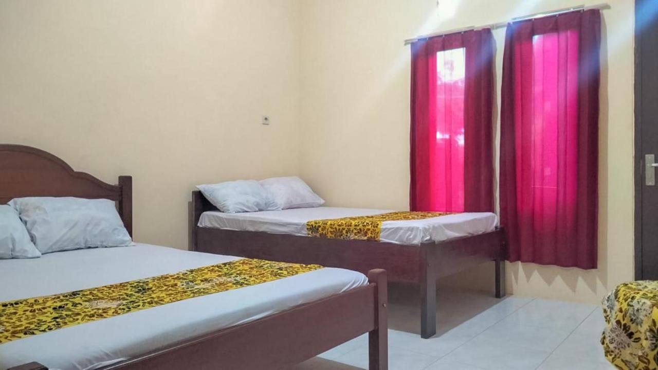 Zulfina Homestay Syariah Mitra Reddoorz Banyuwangi  Exterior foto