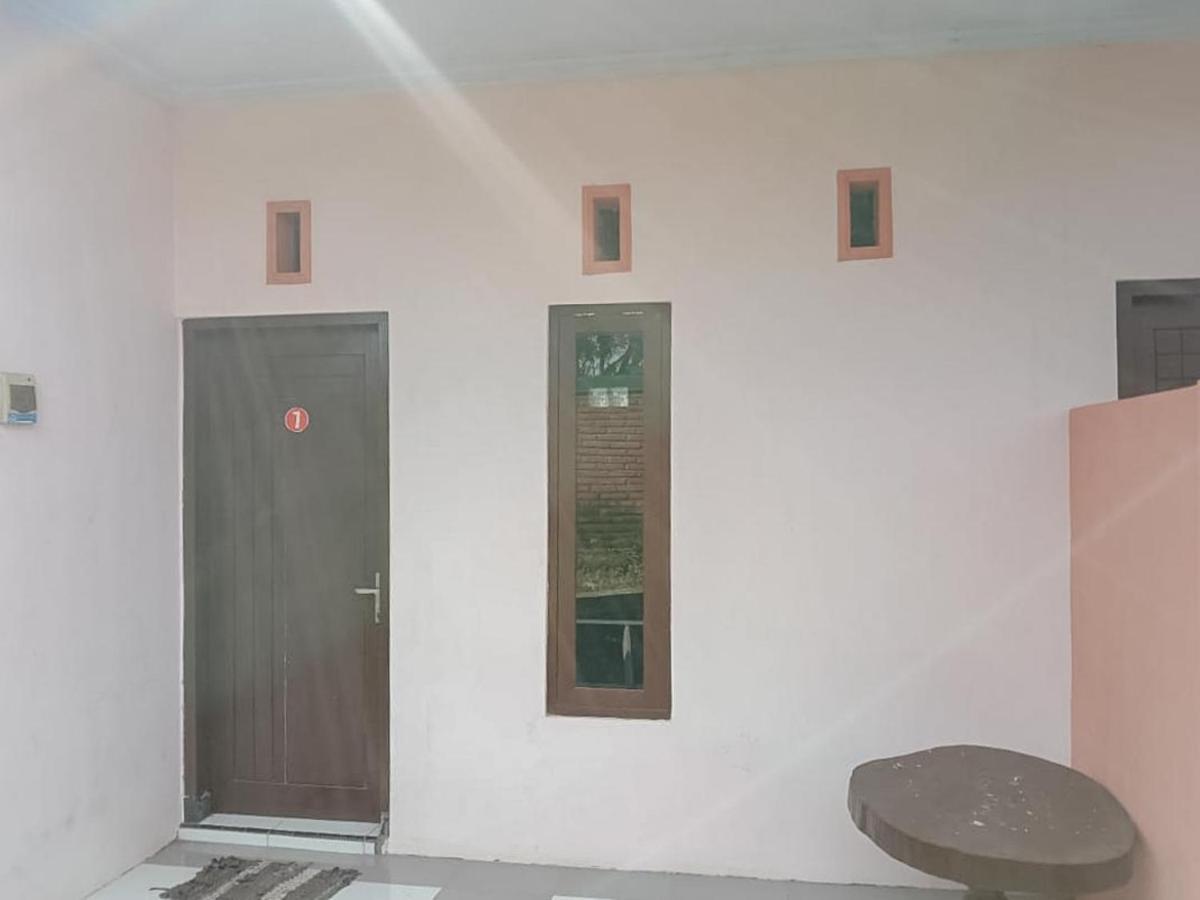 Zulfina Homestay Syariah Mitra Reddoorz Banyuwangi  Exterior foto