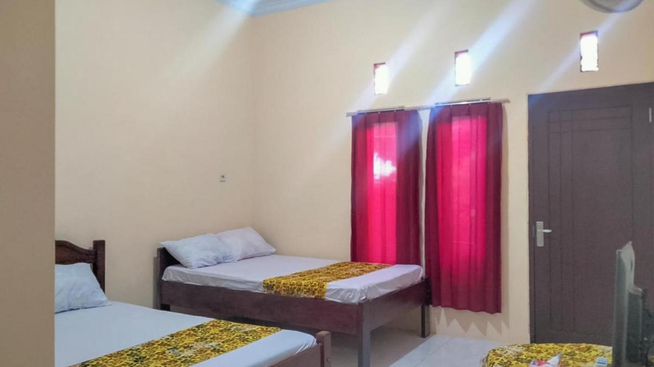 Zulfina Homestay Syariah Mitra Reddoorz Banyuwangi  Exterior foto