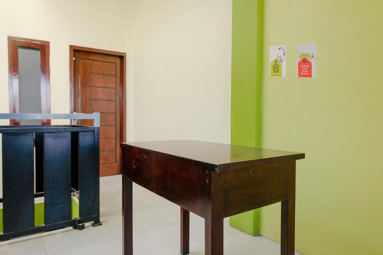 Zulfina Homestay Syariah Mitra Reddoorz Banyuwangi  Exterior foto