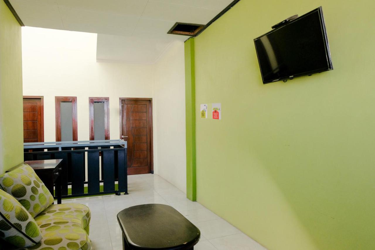 Zulfina Homestay Syariah Mitra Reddoorz Banyuwangi  Exterior foto