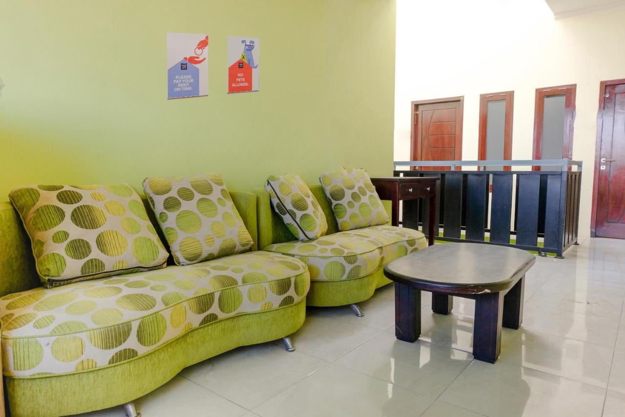 Zulfina Homestay Syariah Mitra Reddoorz Banyuwangi  Exterior foto
