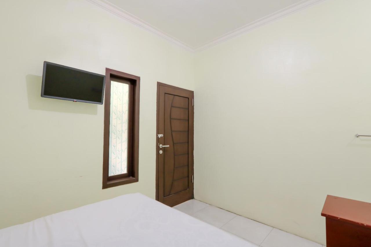 Zulfina Homestay Syariah Mitra Reddoorz Banyuwangi  Exterior foto