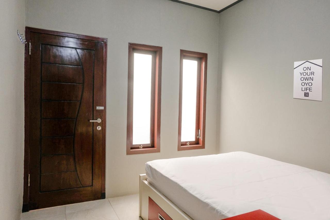 Zulfina Homestay Syariah Mitra Reddoorz Banyuwangi  Exterior foto